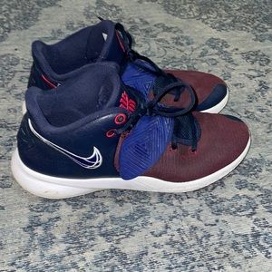 - Nike Kyrie flytrap 3 😀 worn outside maybe 5 times mostly indoors